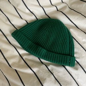 The Row 100% Cashmere Fisherman Beanie in Green